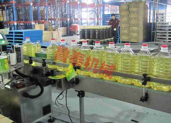 食用油三面貼標(biāo)機(jī)