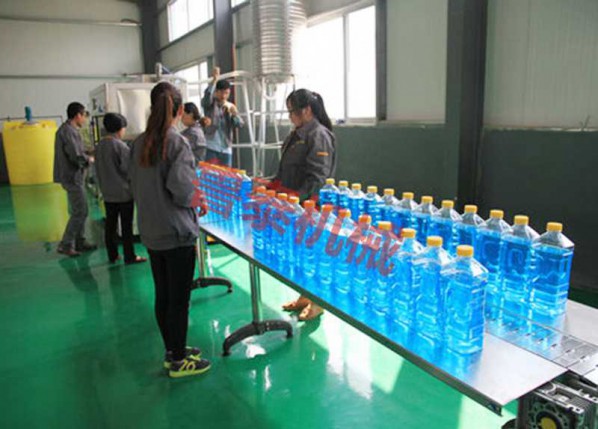 玻璃水生產現場
